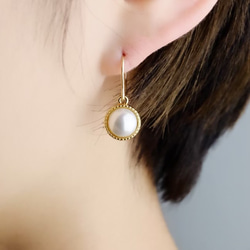 14kgf 耳環或耳環 ◇ 框架珍珠與米爾 &lt;402&gt; 第1張的照片