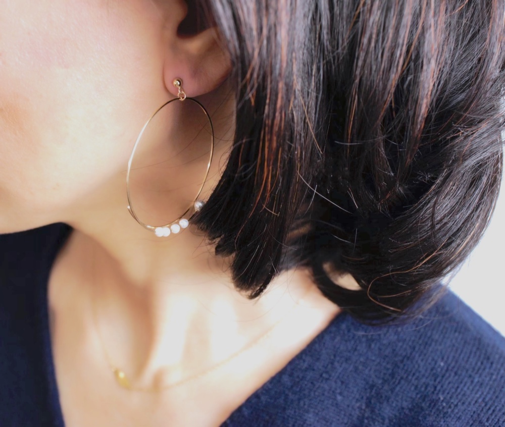 14kgfピアスorイヤリング◇連なる小粒パールのゴールドフープ　金属アレルギー対応　ゴールドフィルド<h16>