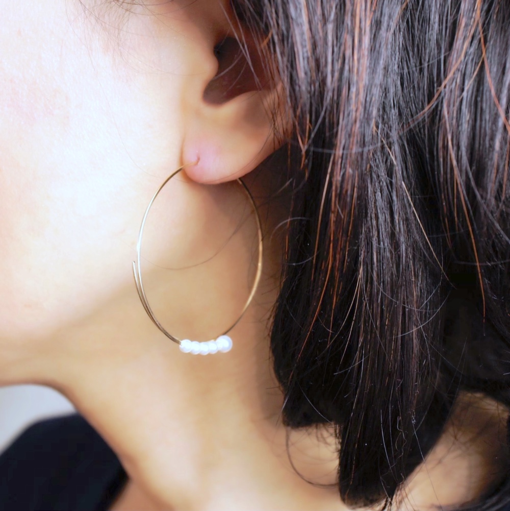 14kgfピアスorイヤリング◇連なる小粒パールのゴールドフープ　金属アレルギー対応　ゴールドフィルド<h16>