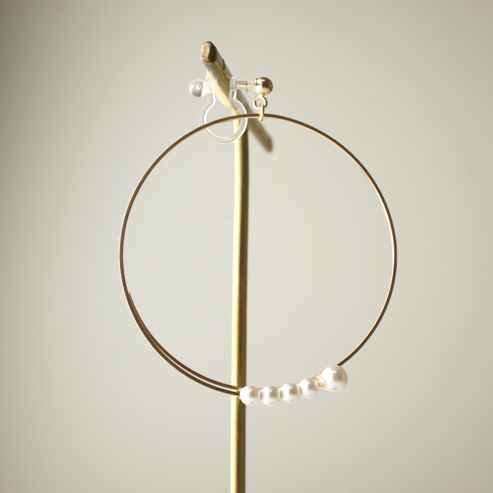 14kgfピアスorイヤリング◇連なる小粒パールのゴールドフープ　金属アレルギー対応　ゴールドフィルド<h16>