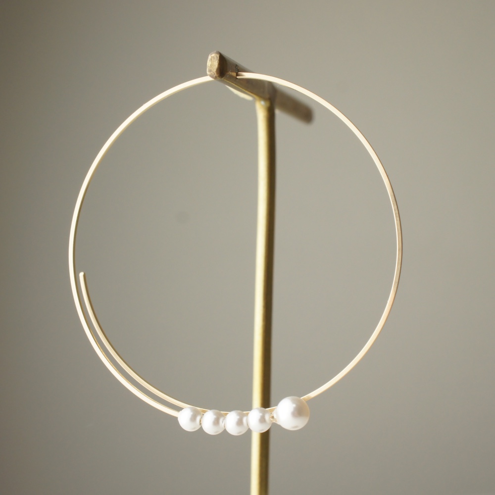 14kgfピアスorイヤリング◇連なる小粒パールのゴールドフープ　金属アレルギー対応　ゴールドフィルド<h16>