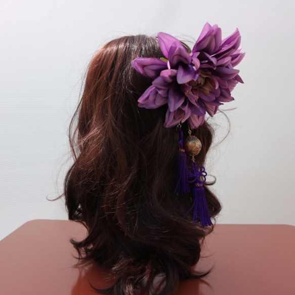 紫の花の髪留め 1枚目の画像