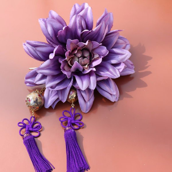 紫の花の髪留め 2枚目の画像