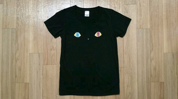 【現品限りsale】片面前面 瞳もラメ入り黒猫TシャツM★ハロウィンハンドメイド2016 2枚目の画像