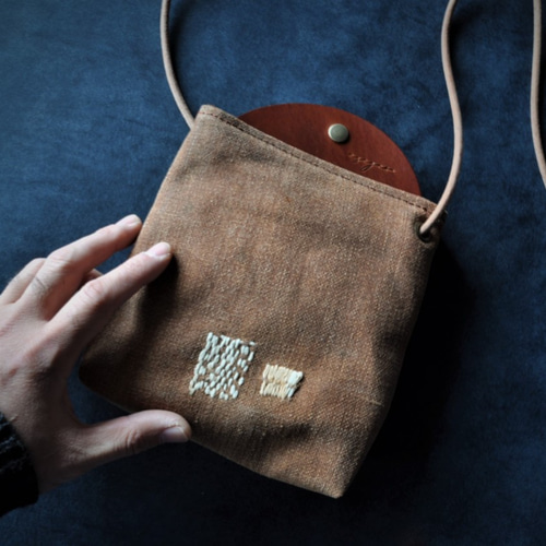 刺し子がかわいい♪柿渋染めの酒袋とレザーで仕立てたポシェット