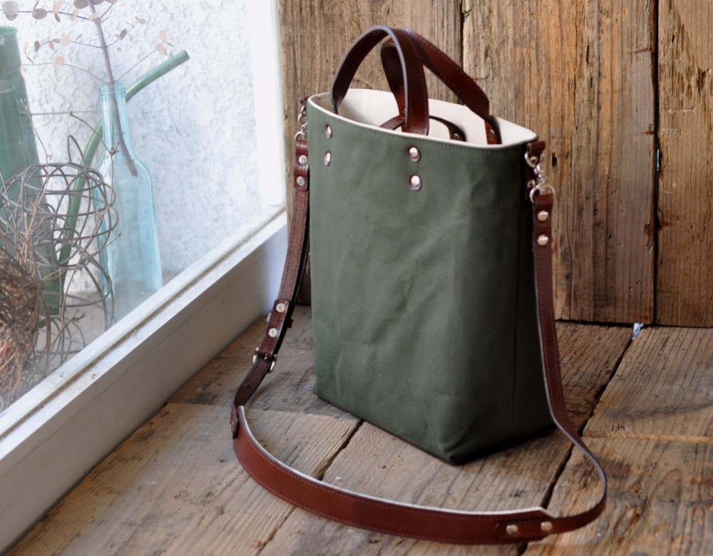 栃木レザーと帆布のショルダーベルト付き2WAYトート（カーキ/S）