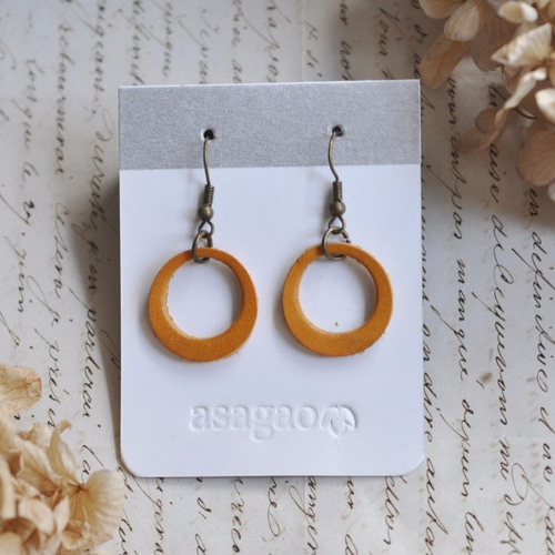 レザー ヌメ革 ✺ ピアス / イヤリング ヌメ革で作った黄色リングのレザーピアス/イヤリング ピアス（フック