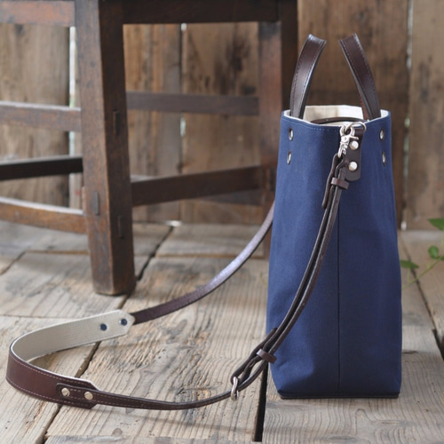 栃木レザーと帆布のショルダーベルト付き2WAYトート（紺/S