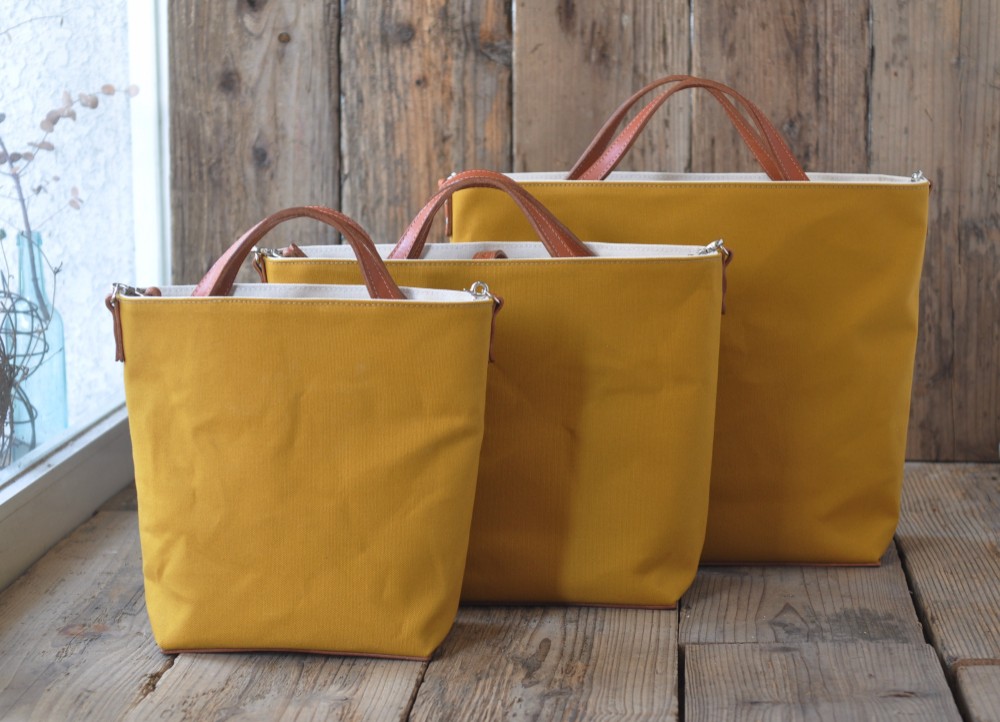 栃木レザーと帆布のショルダーベルト付き2WAYトート（マスタード/S）