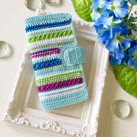 【受注製作】マルチボーダー編みコットンの手帳型スマホケース（夏の花ブルー） 1枚目の画像