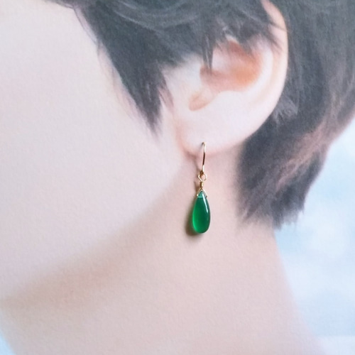 きれいな緑の雫 宝石質グリーンオニキスのシンプルピアス＊イヤリング
