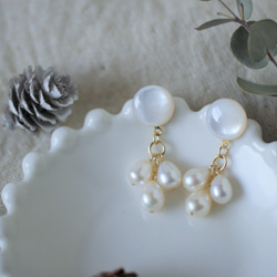 【Creema限量加分】*漂亮的白色貝殼和漂亮的水滴形淡水珍珠耳環*可換耳環* 第5張的照片