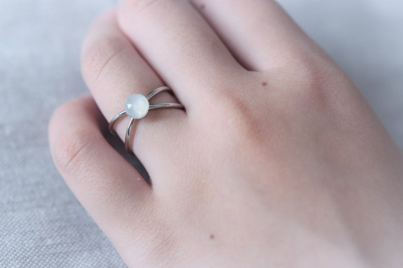 [Creema 限定點上] * 可愛的小月光石戒指 * 無尺寸銀戒指 第2張的照片