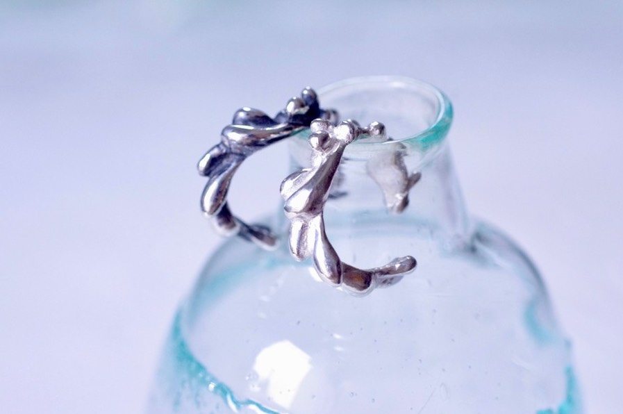 波打つ。しずくフープイヤーカフ 《SLV/BLK》2way シルバー925〔単品〕リンクコーデ