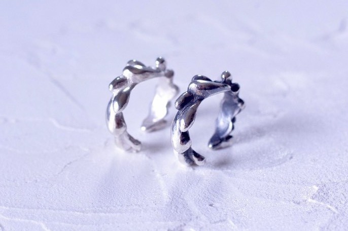 波打つ。しずくフープイヤーカフ 《SLV/BLK》2way シルバー925〔単品〕リンクコーデ