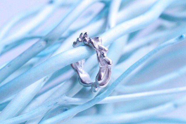 波打つ。しずくフープイヤーカフ 《SLV/BLK》2way シルバー925〔単品〕リンクコーデ