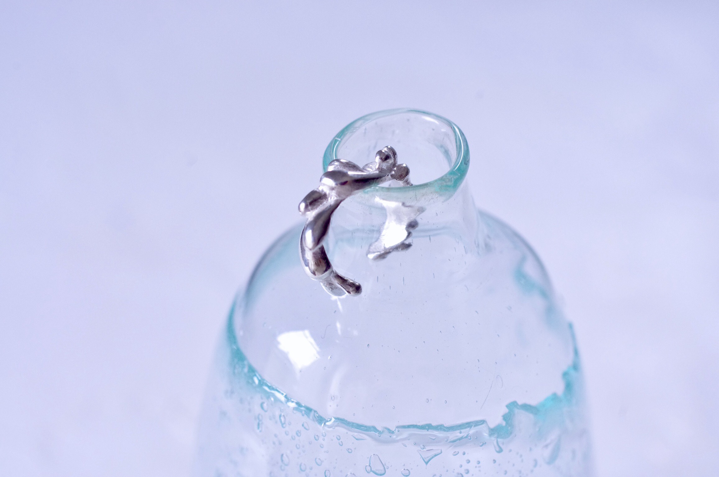 波打つ。しずくフープイヤーカフ 《SLV/BLK》2way シルバー925〔単品〕リンクコーデ