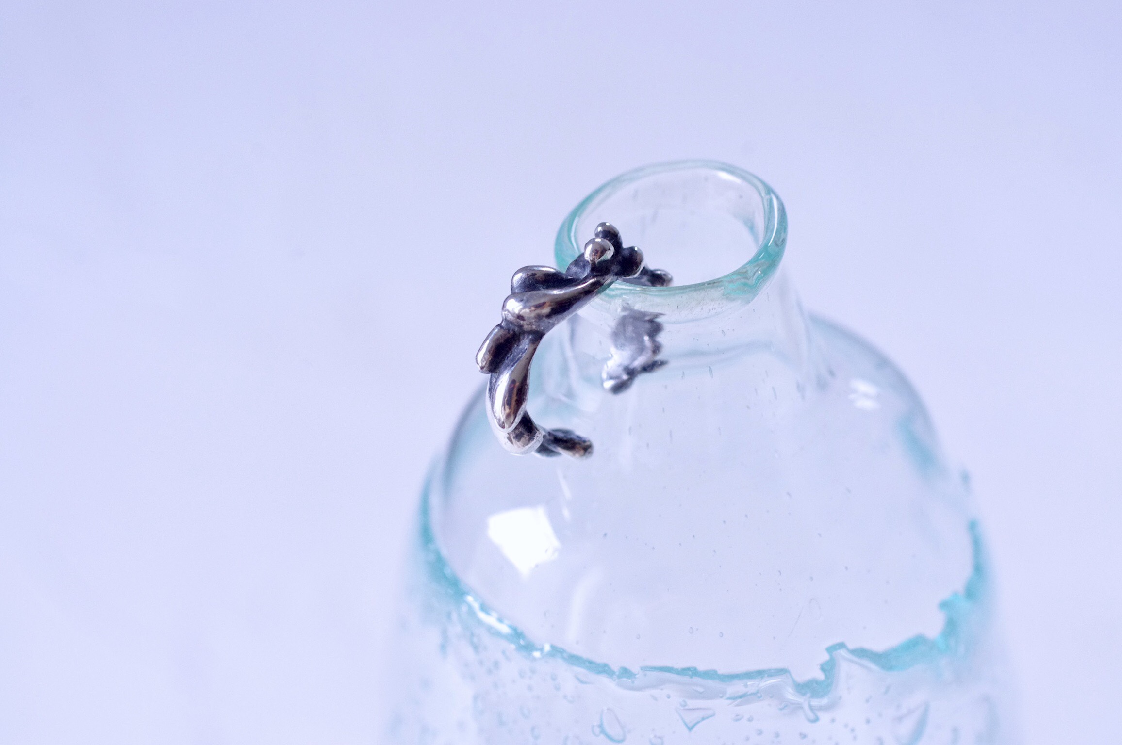 波打つ。しずくフープイヤーカフ 《SLV/BLK》2way シルバー925〔単品〕リンクコーデ