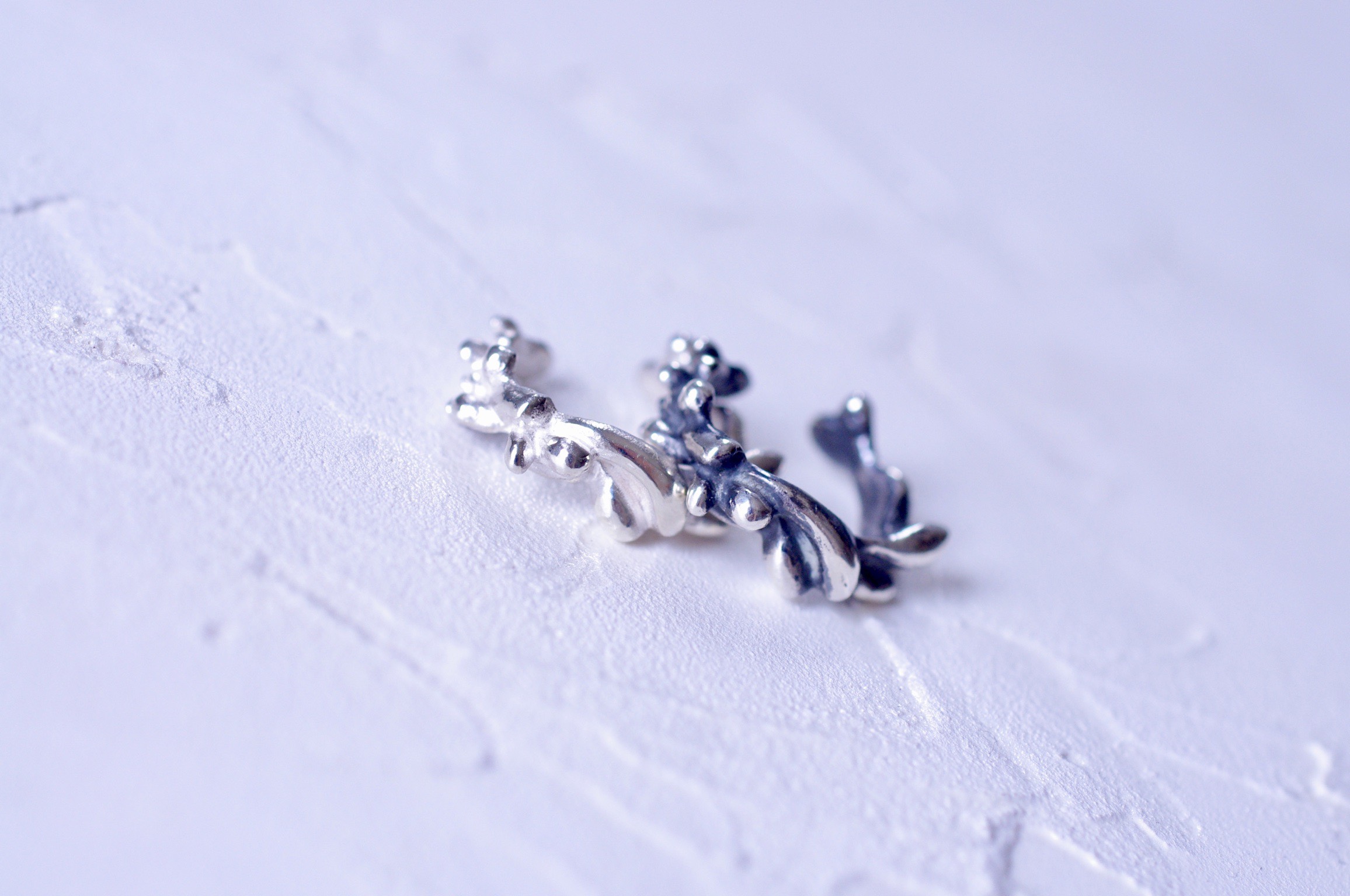 波打つ。しずくフープイヤーカフ 《SLV/BLK》2way シルバー925〔単品〕リンクコーデ