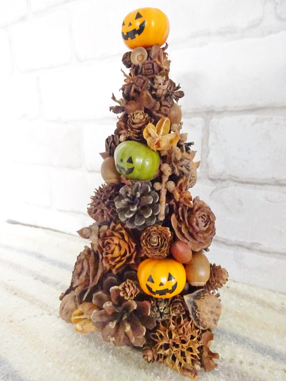 ハロウィン　木の実とかぼちゃのツリー 1枚目の画像
