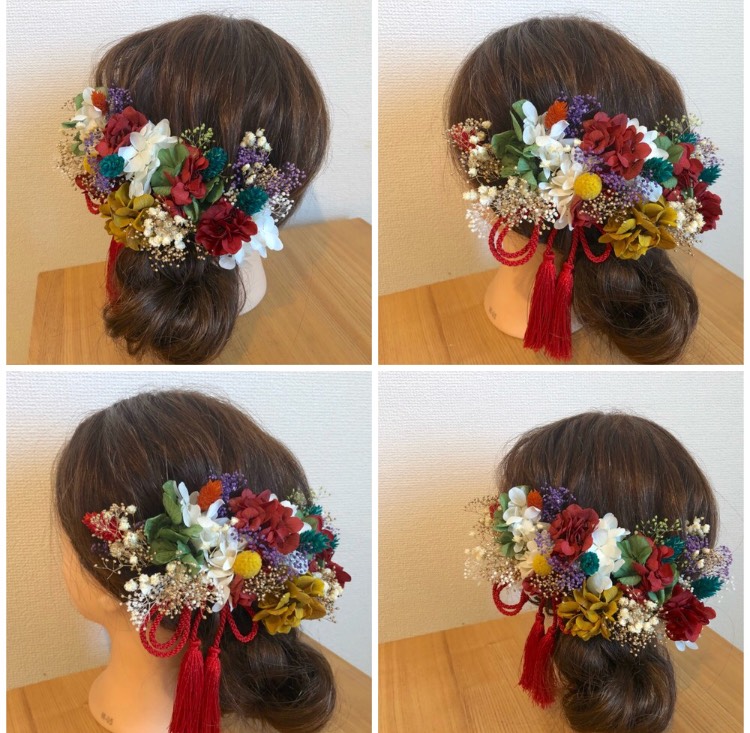 レッドリボン付きカラフルヘア