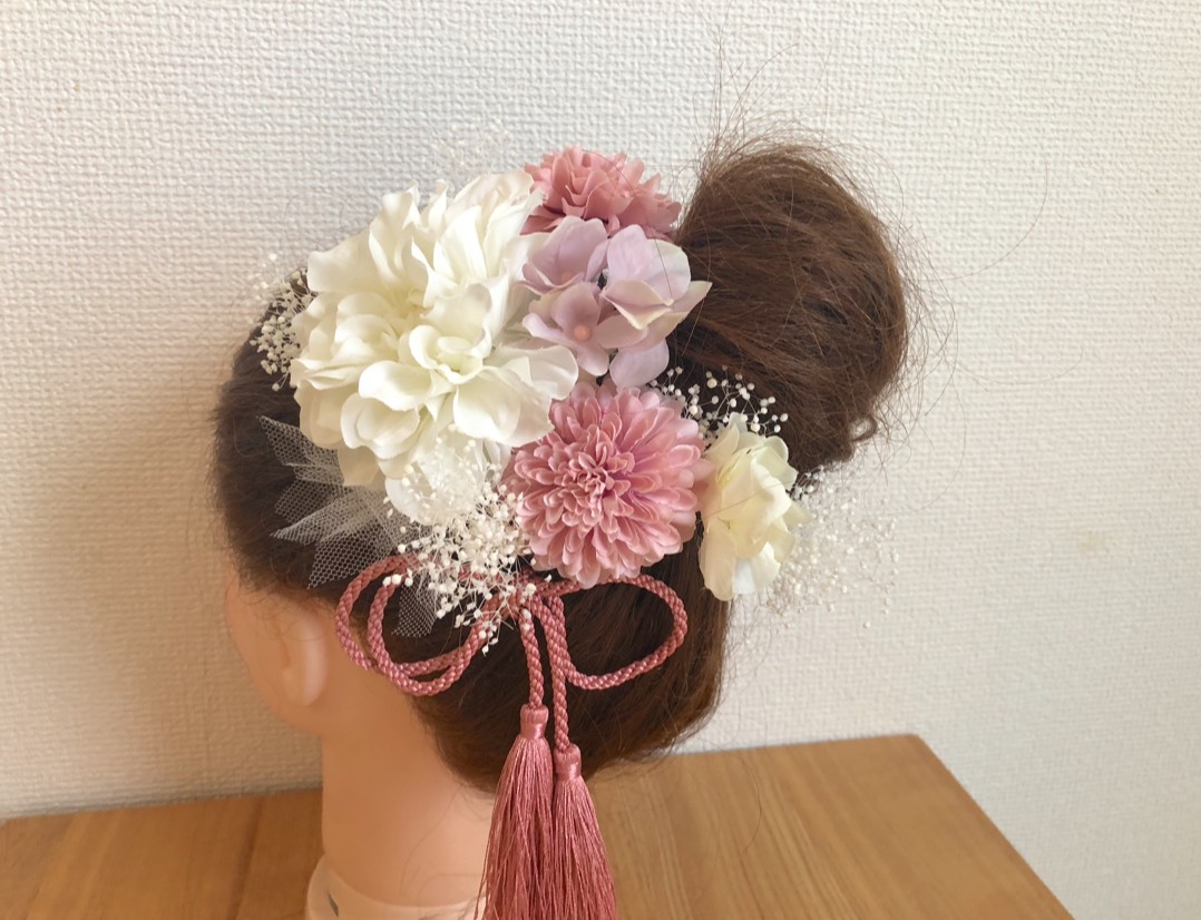 ピンクホワイトヘア