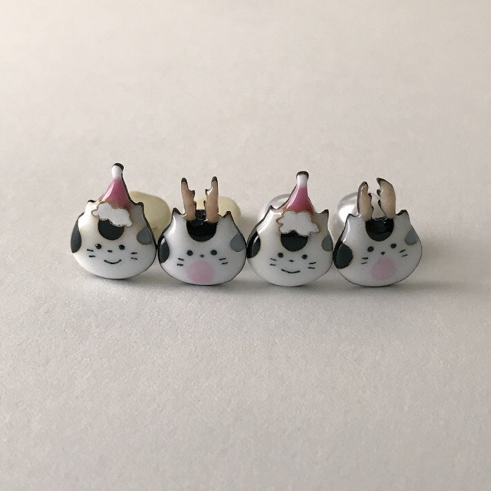 ☆Creema限定☆ 七宝焼き イヤリング ニャオくん サンタ トナカイ