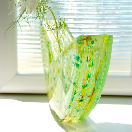 ガラスの葉っぱの花びん-F 一輪挿し・花瓶・花器 アトリエ
