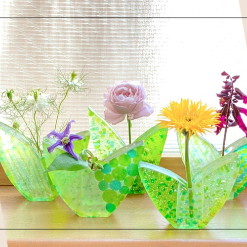 ガラスの葉っぱの花びん-F 一輪挿し・花瓶・花器 アトリエ