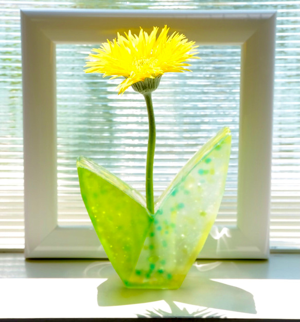 ガラスの葉っぱの花びん-B① 一輪挿し・花瓶・花器 アトリエ