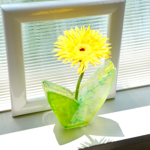 ガラスの葉っぱの花びん-B① 一輪挿し・花瓶・花器 アトリエ
