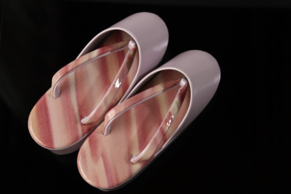 手染め雨草履・雪草履『紅の道行き』Мサイズのみ　京都の老舗着物作家の染める一点物 また 送料はご負担お願い致します