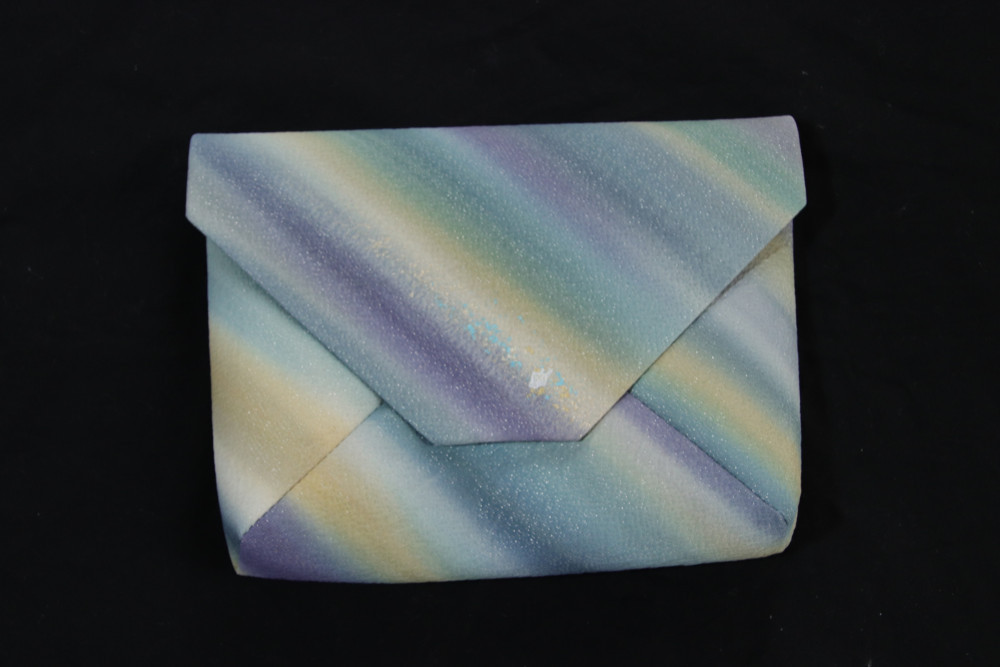 着物作家の染めた、手描き風彩染の数寄屋袋/着物用ポーチ