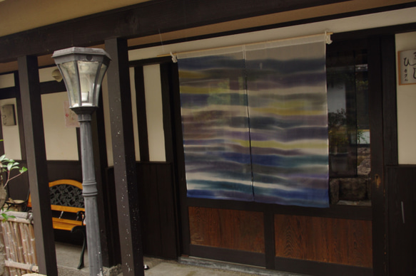 由LEXUS認證的京都工匠手工染色的涼爽Noren“ Kasumi” 第7張的照片