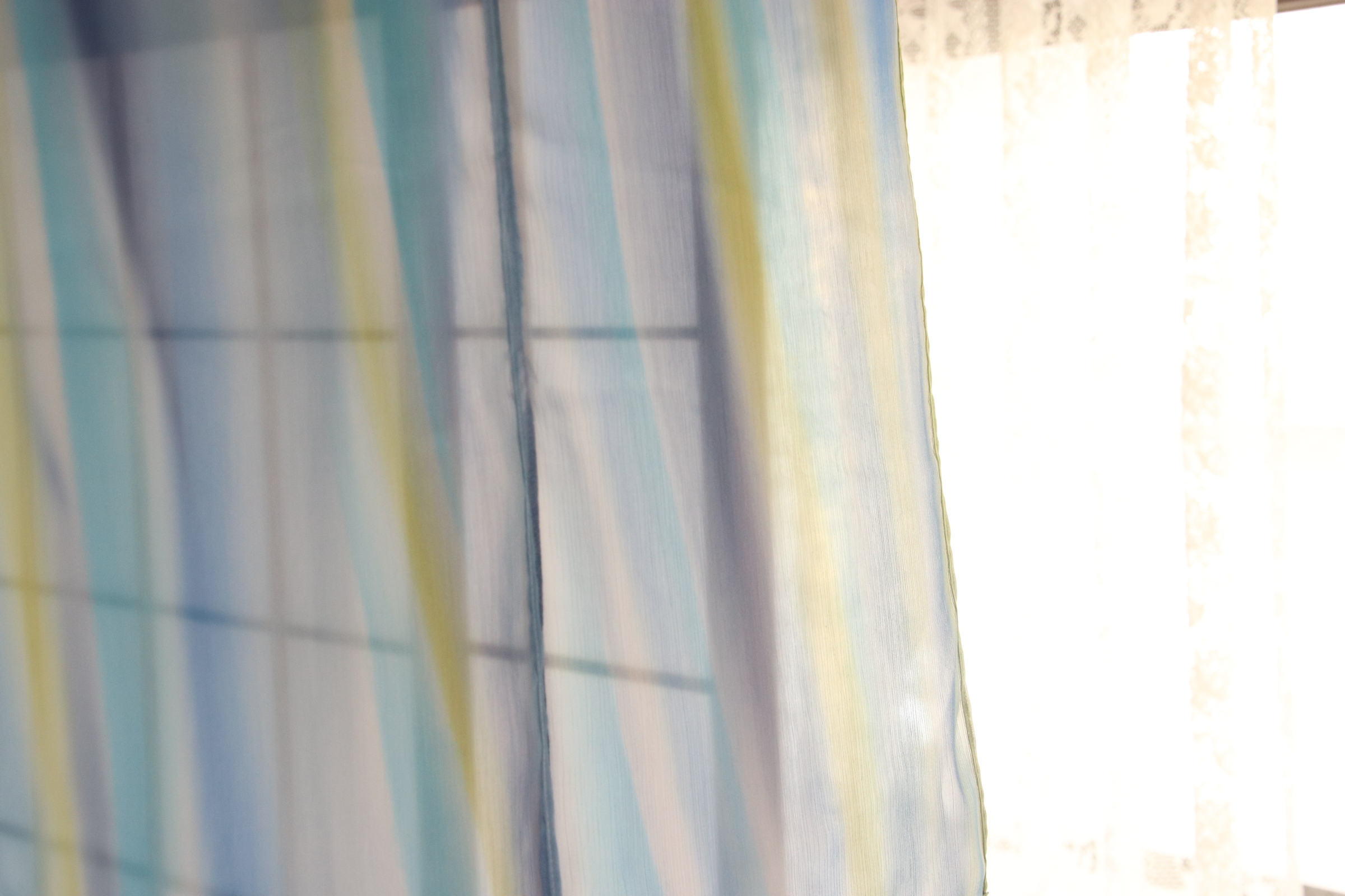 「風」を溶かした暖簾『晴れ空』(サイズオーダー・手染め一点もの・丸棒付き)