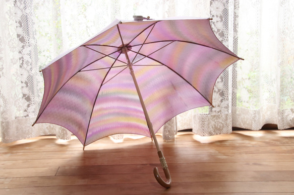晴雨兼用日傘『隠れた華の想い』（着物にも洋服にも・水玉地紋生産中止のため、限定一本） 1枚目の画像