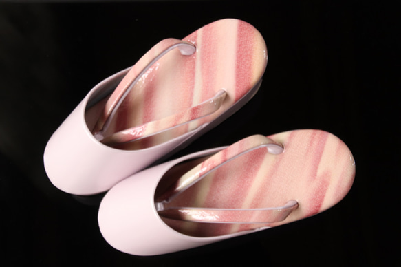 手染め雨草履・雪草履『紅の道行き』Мサイズのみ　京都の老舗着物作家の染める一点物 また 送料はご負担お願い致します