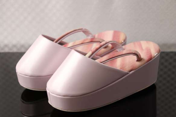 手染め雨草履・雪草履『紅の道行き』Мサイズのみ　京都の老舗着物作家の染める一点物 また 送料はご負担お願い致します