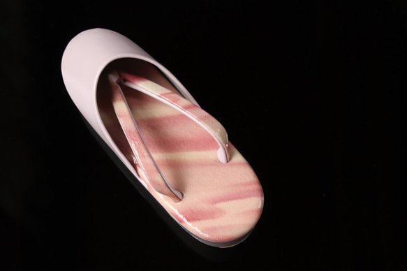 手染め雨草履・雪草履『紅の道行き』Мサイズのみ　京都の老舗着物作家の染める一点物 また 送料はご負担お願い致します