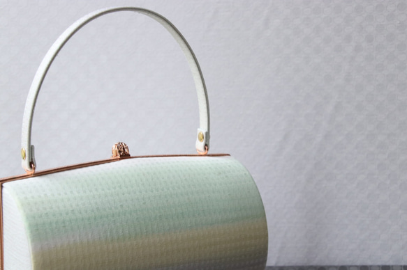 着物用バッグ（フォーマル）　『柔らかな光』京都の老舗着物作家が染める一点物 4枚目の画像