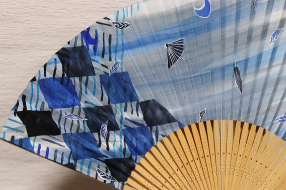 手繪日本紙夏季風扇“月光風傘畫卷”（一種） 第2張的照片