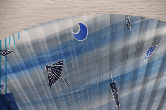 手繪日本紙夏季風扇“月光風傘畫卷”（一種） 第3張的照片