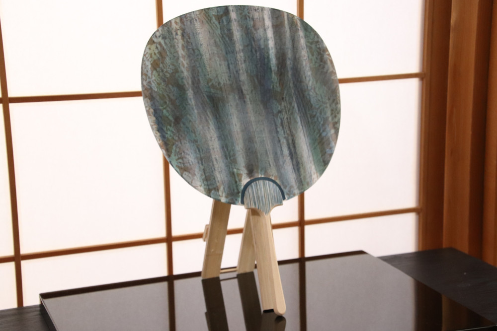 団扇・飾り団扇・壁掛け団扇『森の奥、輝く場所』（一点物手描き）