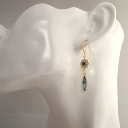 VINTAGE Flower opal pierced earrings/ear clips Light blue 第3張的照片