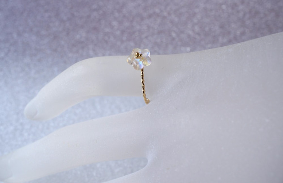 VINTAGE White Flower Ring 第5張的照片