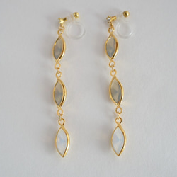 VINTAGE Glass frame earrings/pierce Graywhite 2枚目の画像