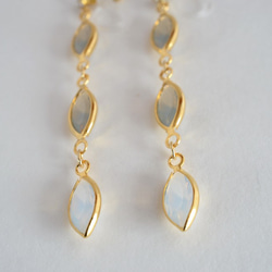 VINTAGE Glass frame earrings/pierce Graywhite 4枚目の画像