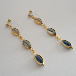 VINTAGE Glass frame earrings/pierce Blue gray 2枚目の画像