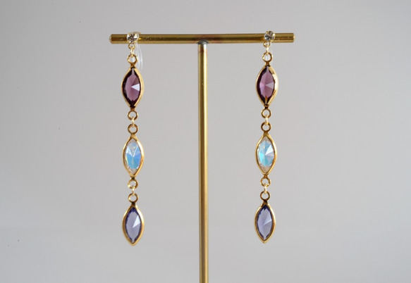 VINTAGE Glass frame ear clips/pierced earrings Violet dress 第1張的照片