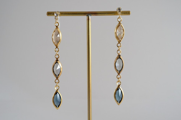 VINTAGE Glass frame earrings/pierce Gold gray 1枚目の画像